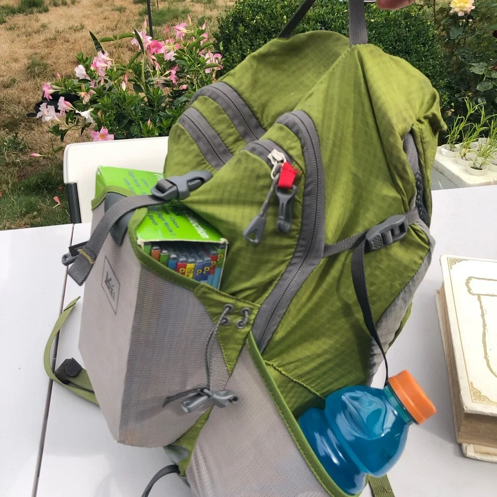 REI Rucksack Hydration Men’s Green and Gray Camping Backpack